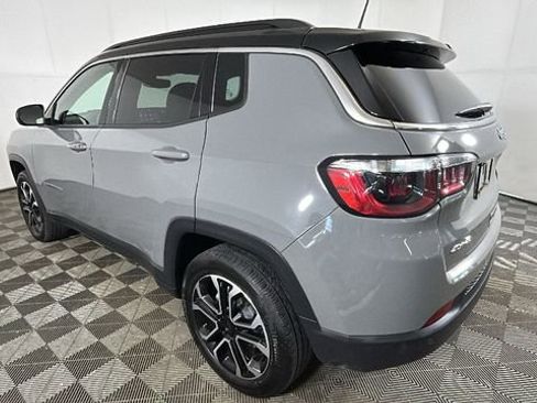 Used 2023 Jeep Compass Limited w/ Sun and Sound Group AWD/4WD image 5