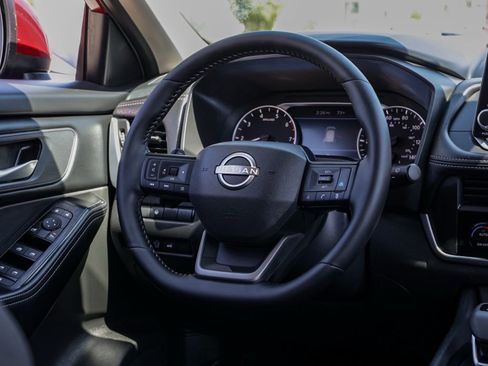 Used 2026 Nissan Rogue SV FWD image 23