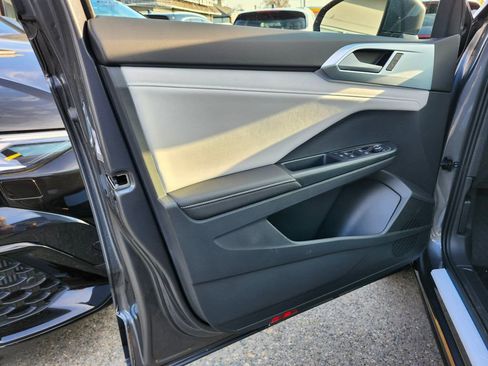 New 2026 Volkswagen Taos SE image 10