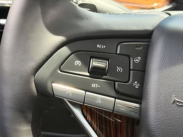Used 2022 Cadillac Escalade Premium Luxury AWD/4WD image 10