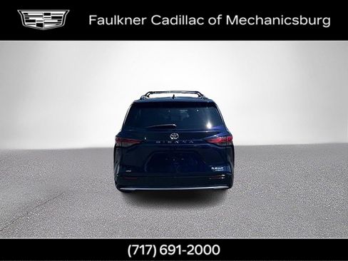 Used 2023 Toyota Sienna Platinum AWD/4WD image 7