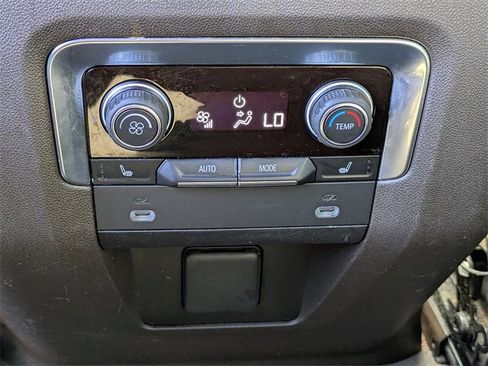 Used 2021 Chevrolet Suburban Z71 w/ Z71 Off-Road Package image 15