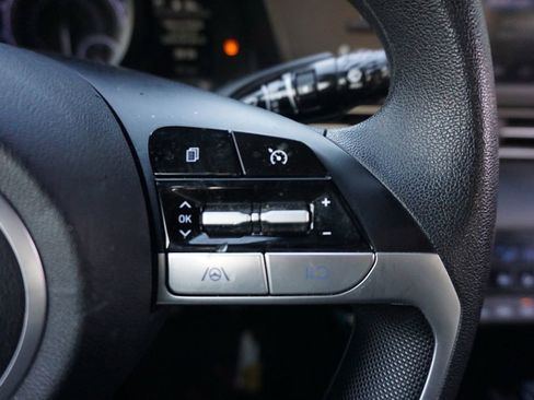 Used 2023 Hyundai Elantra Blue image 9