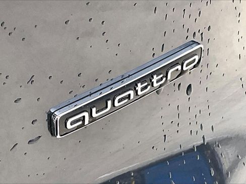 Used 2025 Audi Q5 Premium w/ Convenience Package image 9