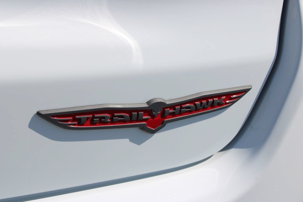 Used 2025 Jeep Compass Trailhawk AWD/4WD image 14