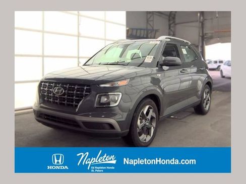 Used 2025 Hyundai Venue SEL FWD image 1