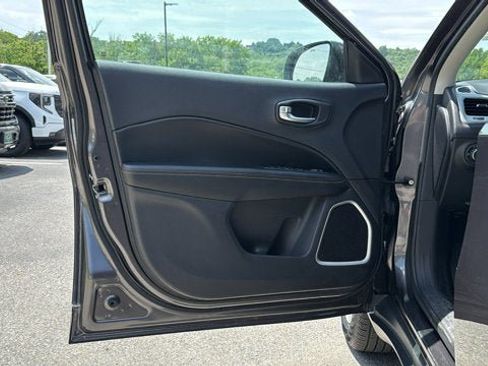 Used 2019 Jeep Compass Latitude w/ Popular Equipment Group AWD/4WD image 12
