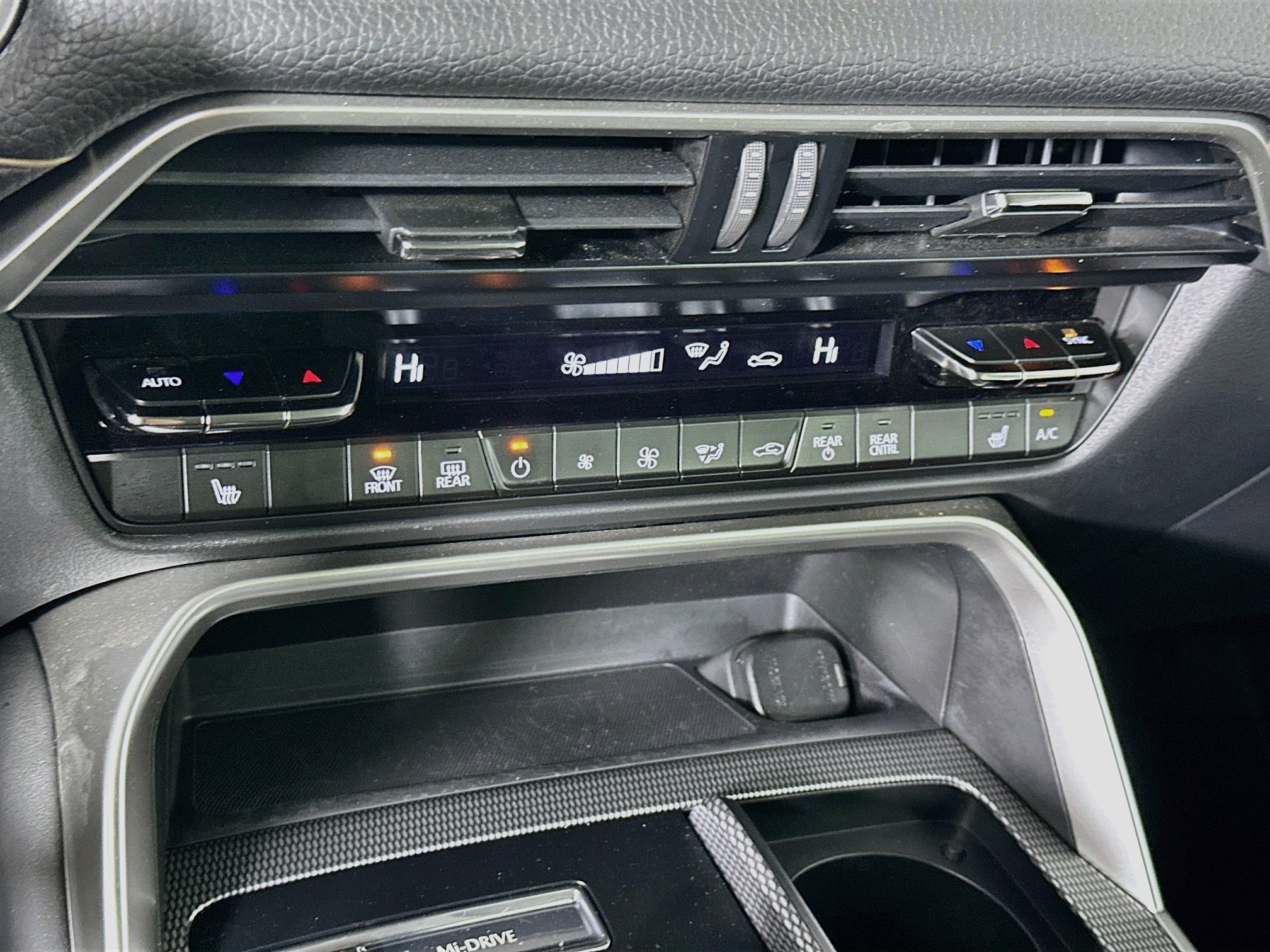 Used 2024 MAZDA CX-90 Plug-In Hybrid w/ Preferred AWD/4WD image 23