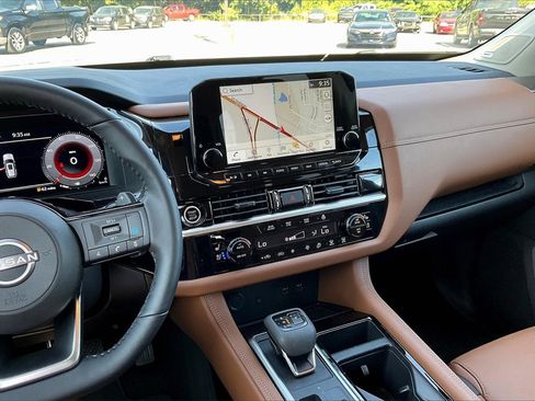 Used 2024 Nissan Pathfinder Platinum w/ Cargo Package image 6