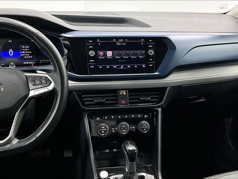 Used 2024 Volkswagen Taos SE image 8