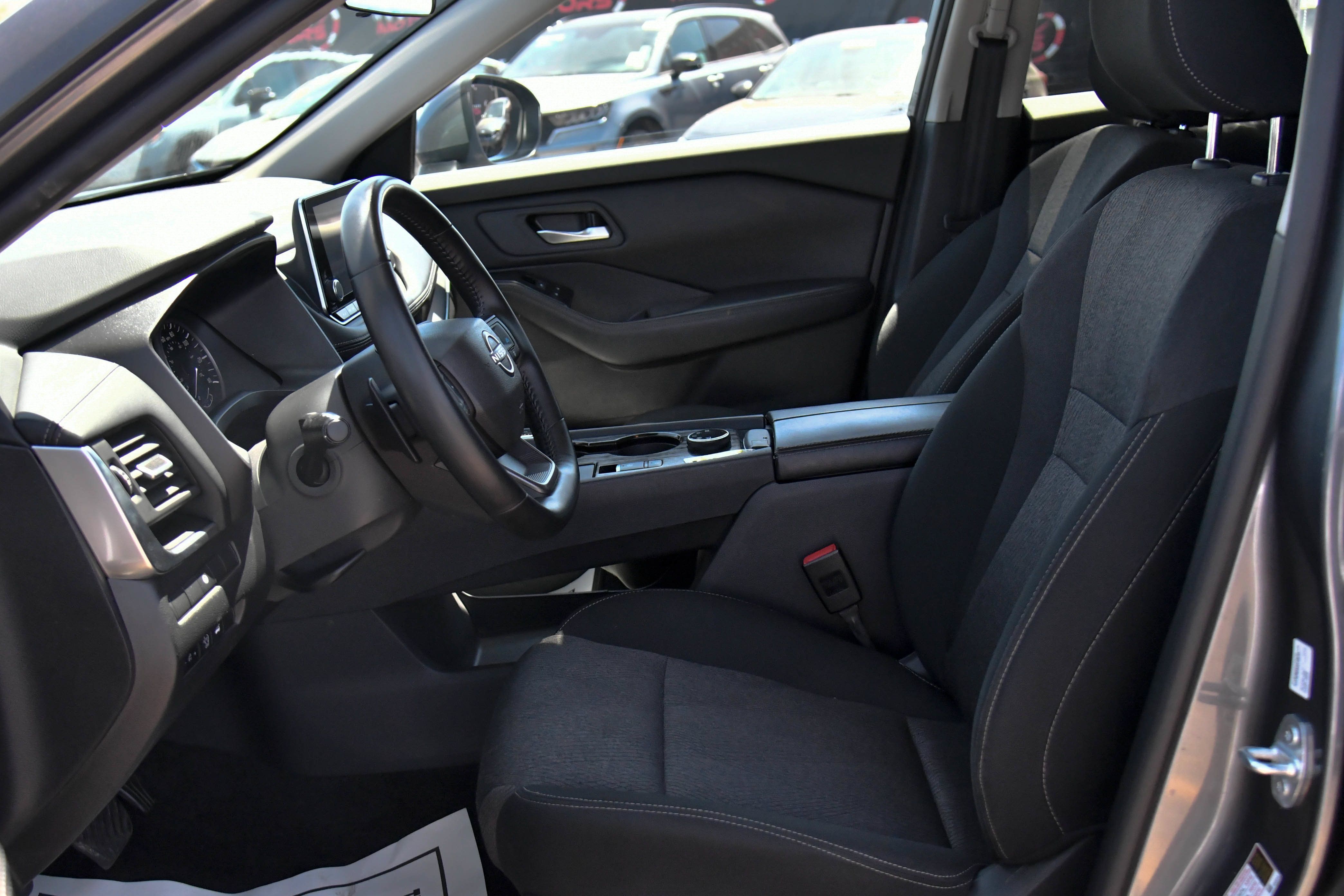 Used 2025 Nissan Rogue SV AWD/4WD image 17