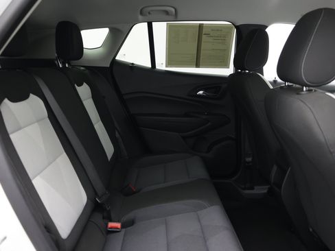 Used 2025 Chevrolet Trax LS FWD image 33