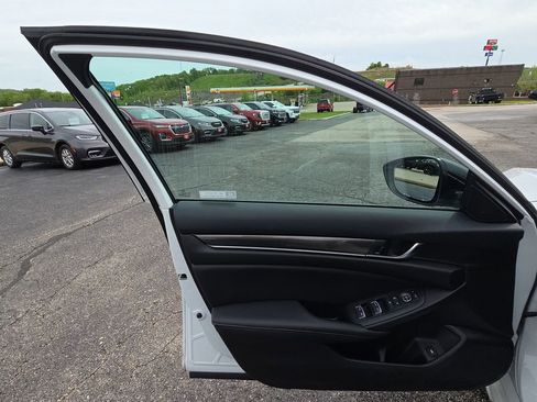 Used 2022 Honda Accord Sport image 12