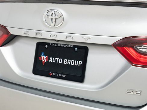 Used 2022 Toyota Camry SE image 16