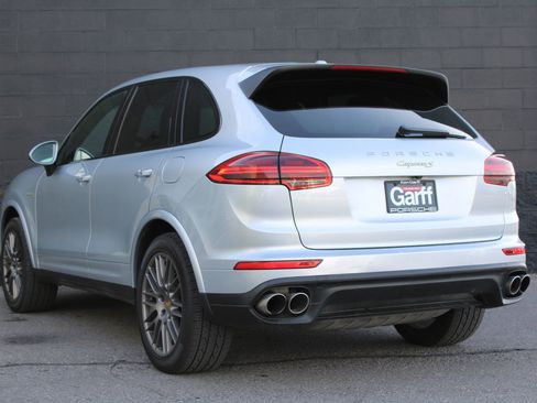 Used 2017 Porsche Cayenne S image 3