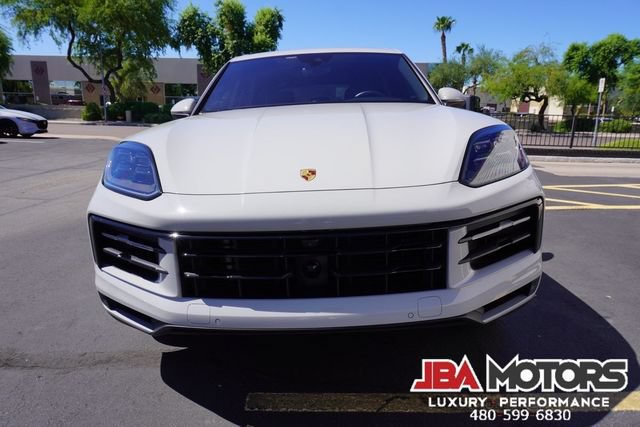 Used 2024 Porsche Cayenne AWD/4WD image 13