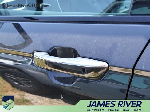 Used 2023 Jeep Grand Cherokee Overland AWD/4WD image 24