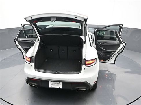 Used 2024 Porsche Macan image 27