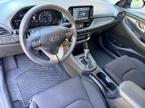 Used 2018 Hyundai Elantra GT FWD image 12