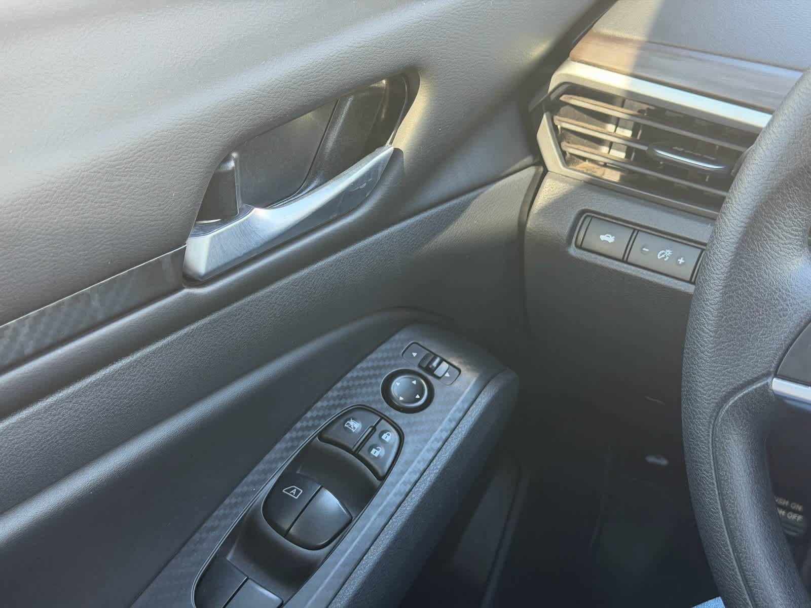 Certified 2025 Nissan Altima 2.5 SV FWD image 30