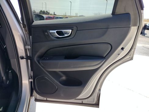 Used 2022 Volvo XC60 B5 Momentum AWD/4WD image 31