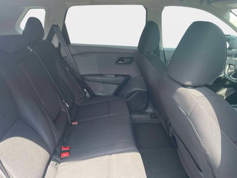 Used 2023 Nissan Rogue S AWD/4WD image 12
