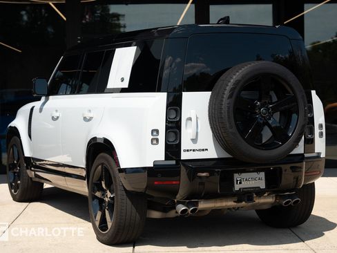 Used 2023 Land Rover Defender 110 V8 image 13