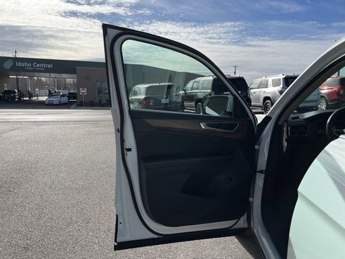 Used 2025 Volkswagen Atlas SE image 24