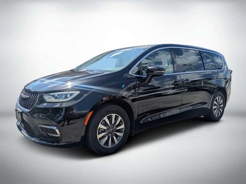 Used 2024 Chrysler Pacifica Limited FWD image 7
