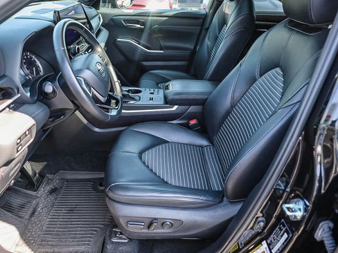 Certified 2024 Toyota Highlander XSE FWD image 13