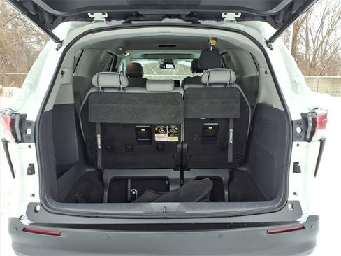 Certified 2021 Toyota Sienna XLE image 8