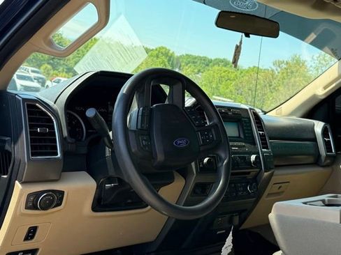 Used 2017 Ford F250 XLT w/ XLT Value Package AWD/4WD image 2