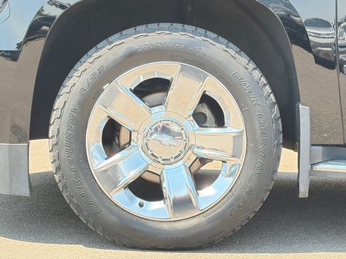 Used 2018 Chevrolet Suburban Premier AWD/4WD image 11