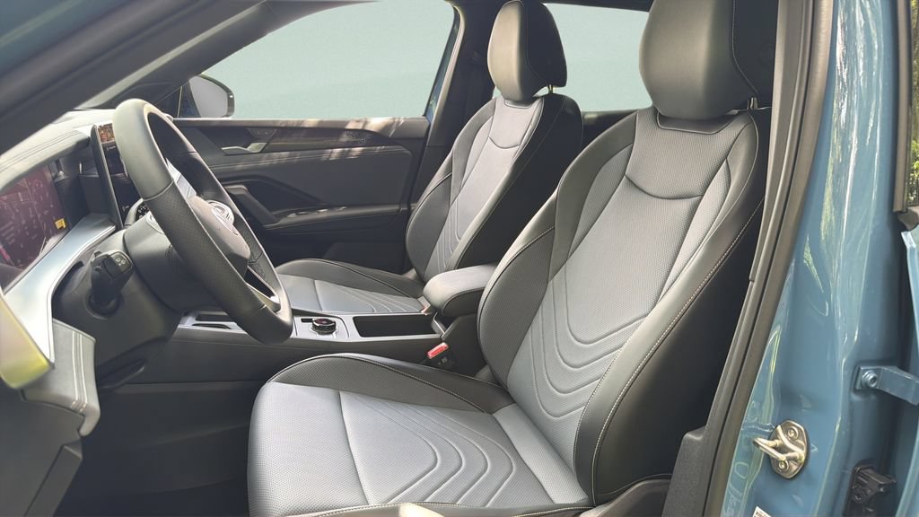 New 2026 Volkswagen Tiguan SE R-Line FWD image 30