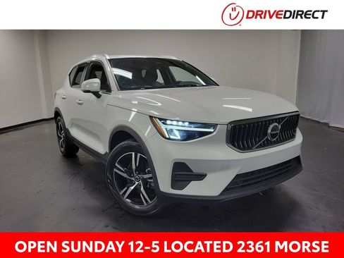 Used 2024 Volvo XC40 B5 Core AWD/4WD image 1