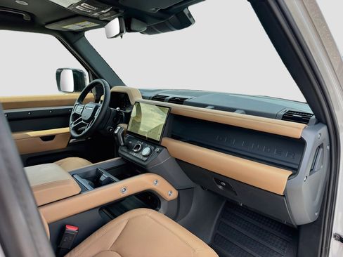 New 2026 Land Rover Defender 110 X-Dynamic SE AWD/4WD image 14