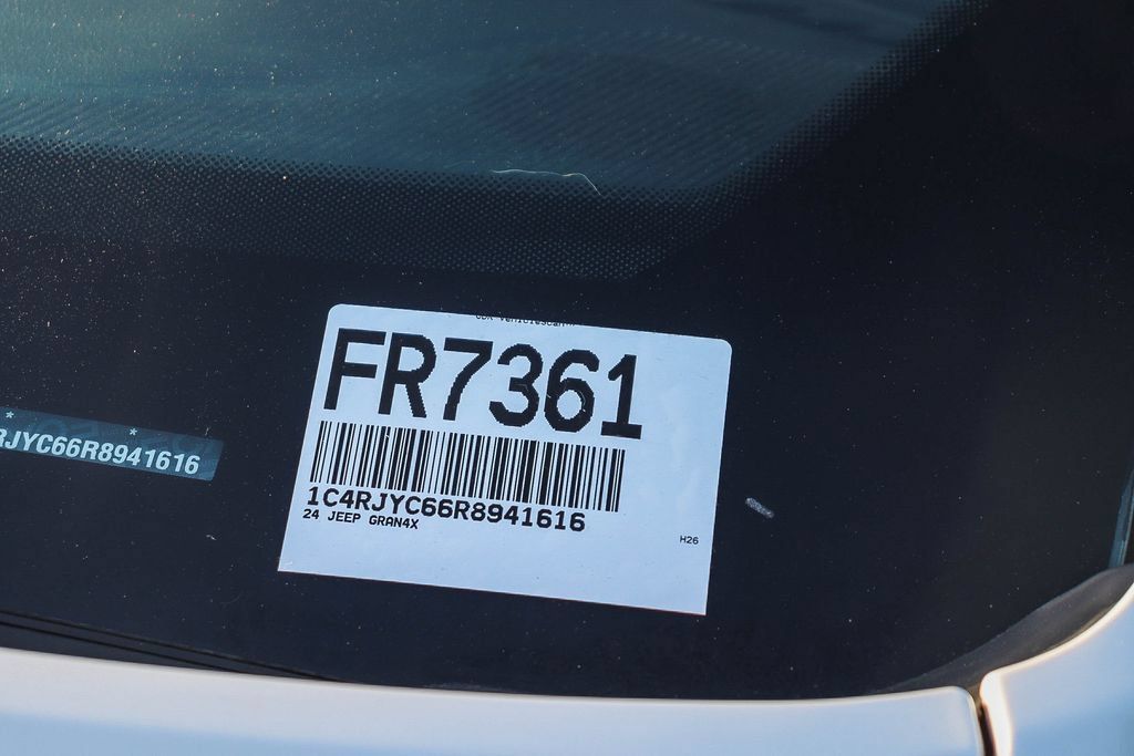 Used 2024 Jeep Grand Cherokee Trailhawk AWD/4WD image 40