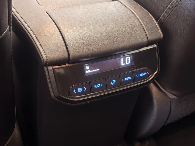 Used 2021 Toyota Highlander XSE AWD/4WD image 17
