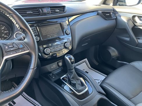 Used 2021 Nissan Rogue Sport SL w/ Premium Package image 25