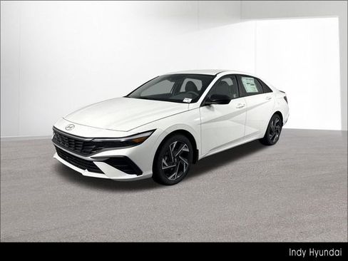 Certified 2025 Hyundai Elantra Sport FWD image 1