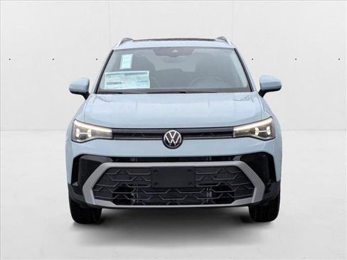 New 2025 Volkswagen Taos SE image 6