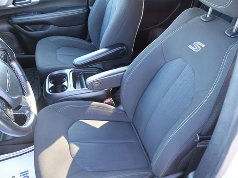 Used 2020 Chrysler Pacifica Touring w/ S Appearance Package image 21