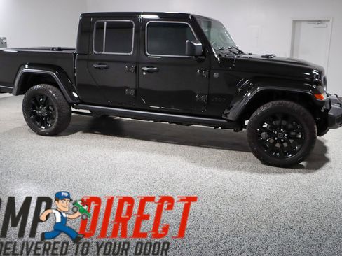 Used 2025 Jeep Gladiator Sport image 6