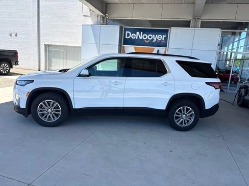 Used 2023 Chevrolet Traverse LT AWD/4WD image 3