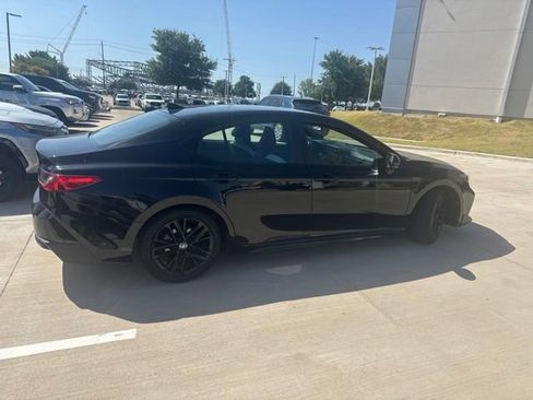 Used 2025 Toyota Camry SE FWD image 3