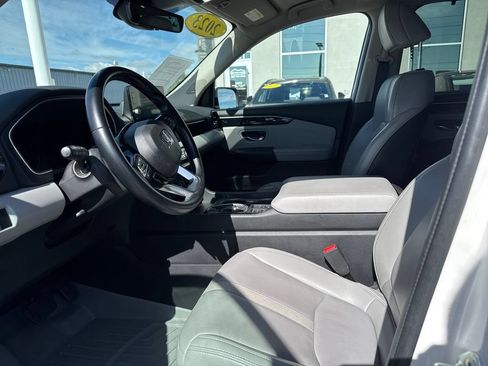 Used 2023 Honda Pilot Touring image 9