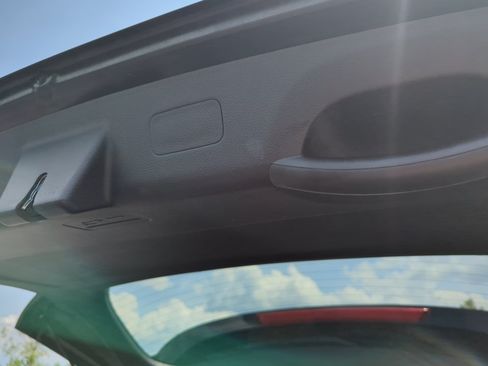 Used 2022 Kia Carnival LX FWD image 27