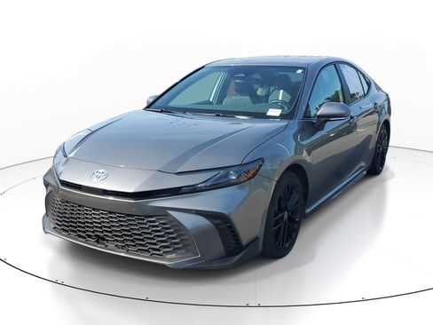 Used 2025 Toyota Camry SE FWD image 4