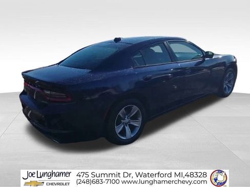 Used 2015 Dodge Charger SXT image 8