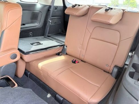 Used 2024 Nissan Pathfinder Platinum FWD image 17